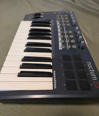 Teclado controlador Midi Novation Nocturn 25