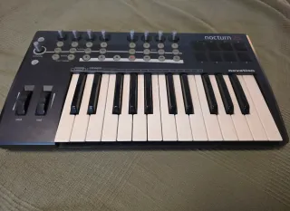 Teclado controlador Midi Novation Nocturn 25