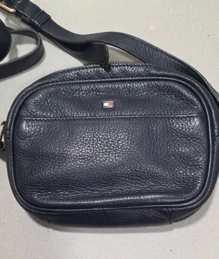 Bolso bandolera Tommy Hilfiger azul y rojo