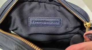 Bolso bandolera Tommy Hilfiger azul y rojo