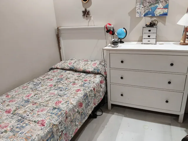 Cama y Cómoda Blanca