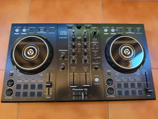 Controladora DJ Pioneer DDJ-400 Negra