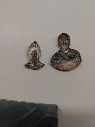 Insignias de plata sin broche