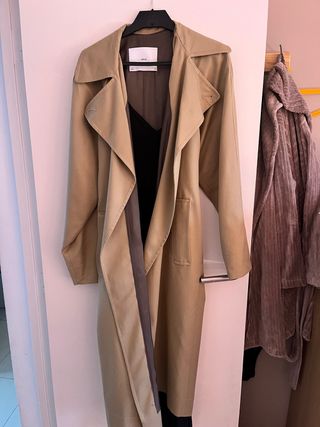 Gabardina Mango Beige/verde tono pálido