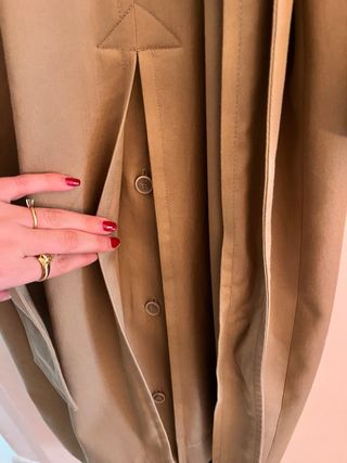 Gabardina Mango Beige/verde tono pálido