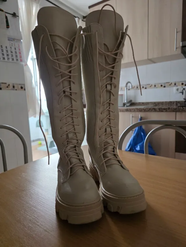 Botas altas mujer beige