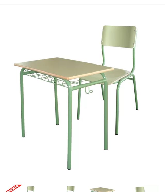 Aula verde con 20 sedie e 20 tavoli