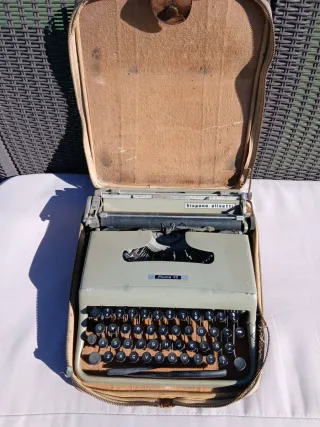 Máquina de escribir Olivetti Pluma 21