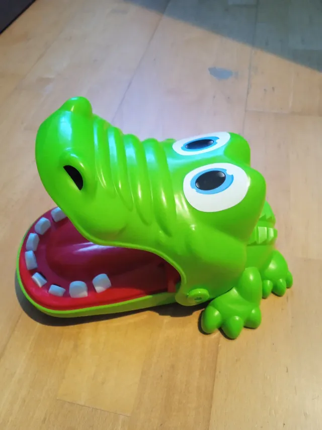 Cocodrilo de juguete verde