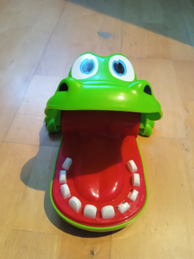 Cocodrilo de juguete verde