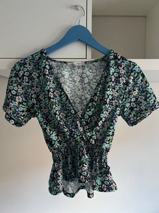 Blusa floral Pull&Bear cintura fruncida