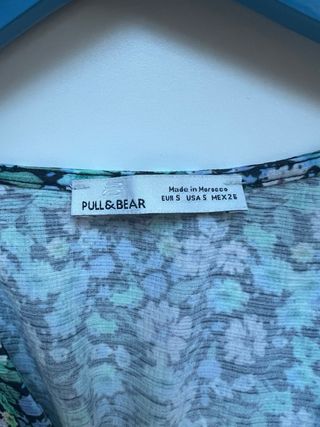 Blusa floral Pull&Bear cintura fruncida