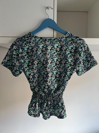 Blusa floral Pull&Bear cintura fruncida