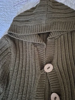 Chaqueta de lana con capucha T.38