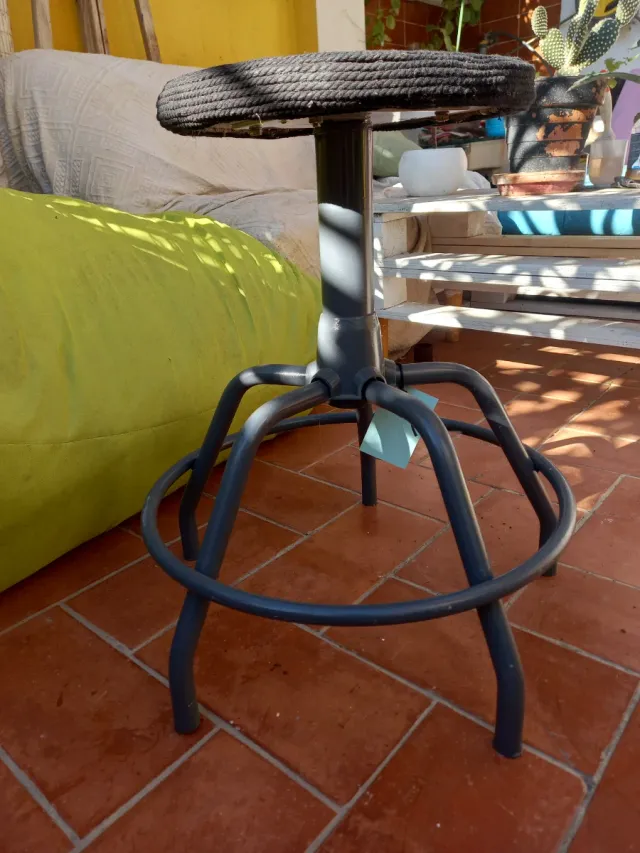 Taburete industrial restaurado