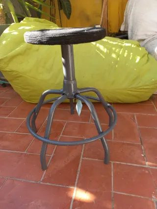 Taburete industrial restaurado