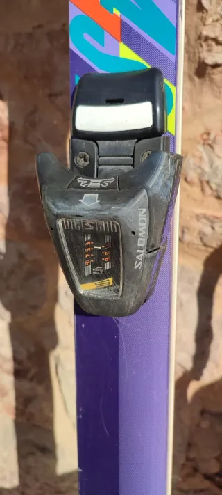 Esquís Rossignol 4-SM Agarre Salmón y Bastones Pro