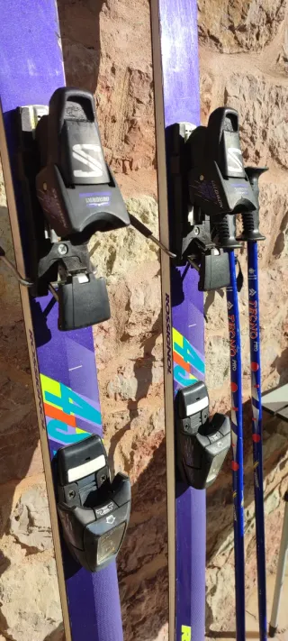 Esquís Rossignol 4-SM Agarre Salmón y Bastones Pro