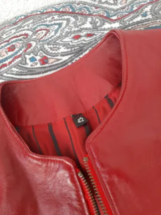 Chaqueta de cuero roja talla 42