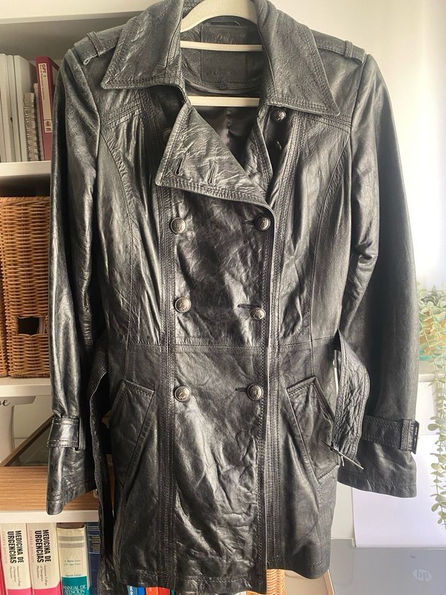 Trench de piel negra Talla S
