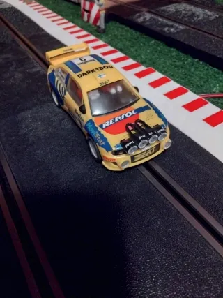 Coche Scalextric SEAT Cordoba