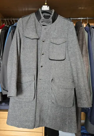 Abrigo paño hombre Fórmula Joven gris.