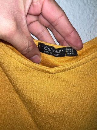 Top con hombros descubiertos Bershka