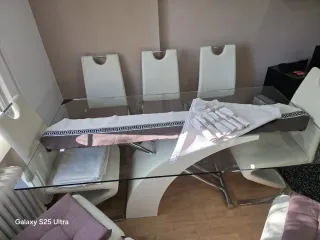 Mesa de cristal con 8 sillas