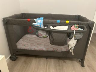 Cuna de viaje Kinderkraft con cambiador y colchón