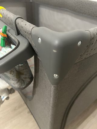 Cuna de viaje Kinderkraft con cambiador y colchón