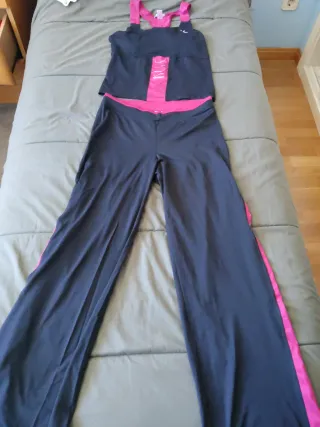 Conjunto deportivo Domyos azul y rosa