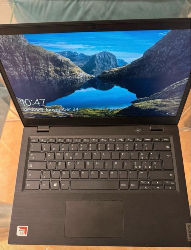 Lenovo 14w Portatile AMD A6 + Caricabatterie