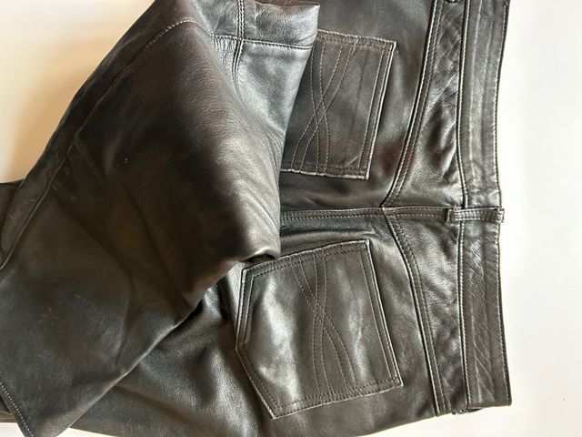 Pantalón de piel El Corte Inglés Talla 42