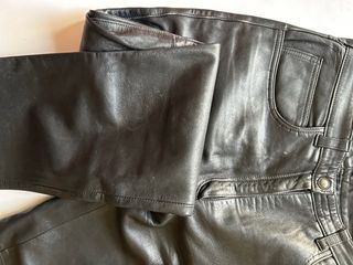 Pantalón de piel El Corte Inglés Talla 42