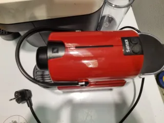 Cafetera Nespresso De'Longhi Inissia EN80.B Roja