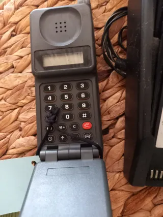 Teléfono Motorola Executive Phone 2 con cargador