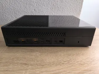 Xbox One 500gb con cableado original y juegos.