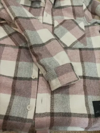 Chaquetón cuadros Pull&Bear unisex rosa y blanco