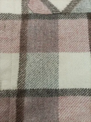 Chaquetón cuadros Pull&Bear unisex rosa y blanco