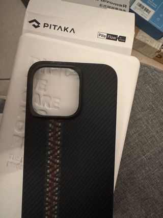 Vendo 5 cover luxury per iPhone 15 pro mai usate.