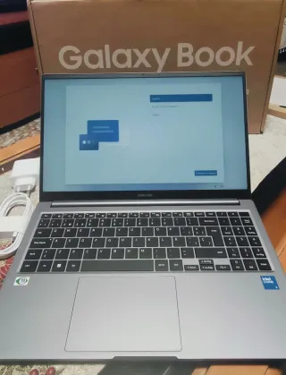 Portátil Samsung Galaxy Book4 Gris/Plata