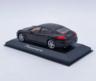 PORSCHE PANAMERA 1:43 MINICHAMPS