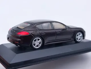PORSCHE PANAMERA 1:43 MINICHAMPS