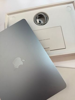 MacBook Air M3 256GB - COMO NUEVO