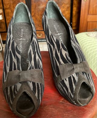 Zapatos de tacón animal print Rebeca Sanver