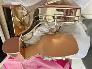 Zapatos de fiesta dorados