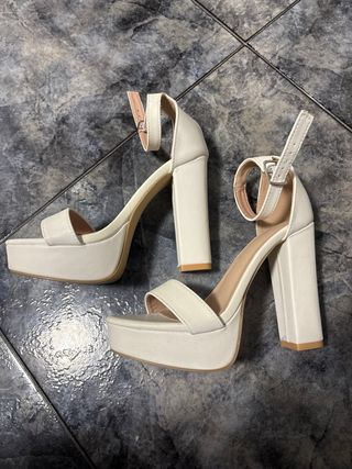 Zapatos de tacón blancos plataforma sin usar