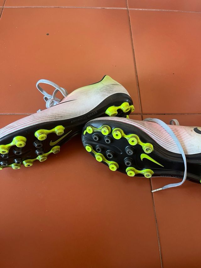 Botas de fútbol Nike niño talla 37.5