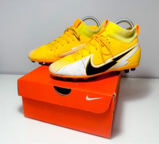 Zapatillas botas fútbol Nike talla 35,5 amarillas