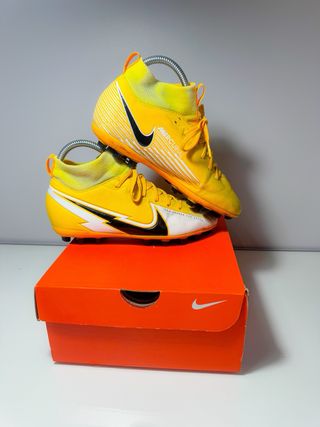 Zapatillas botas fútbol Nike talla 35,5 amarillas